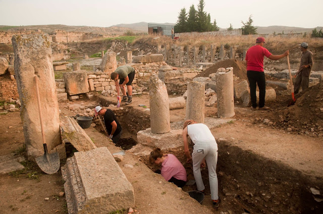 Πάνω από 130 ρωμαϊκές επιγραφές αποκαλύφθηκαν στον αρχαιολογικό χώρο του Μουστί στη βόρεια Τυνησία