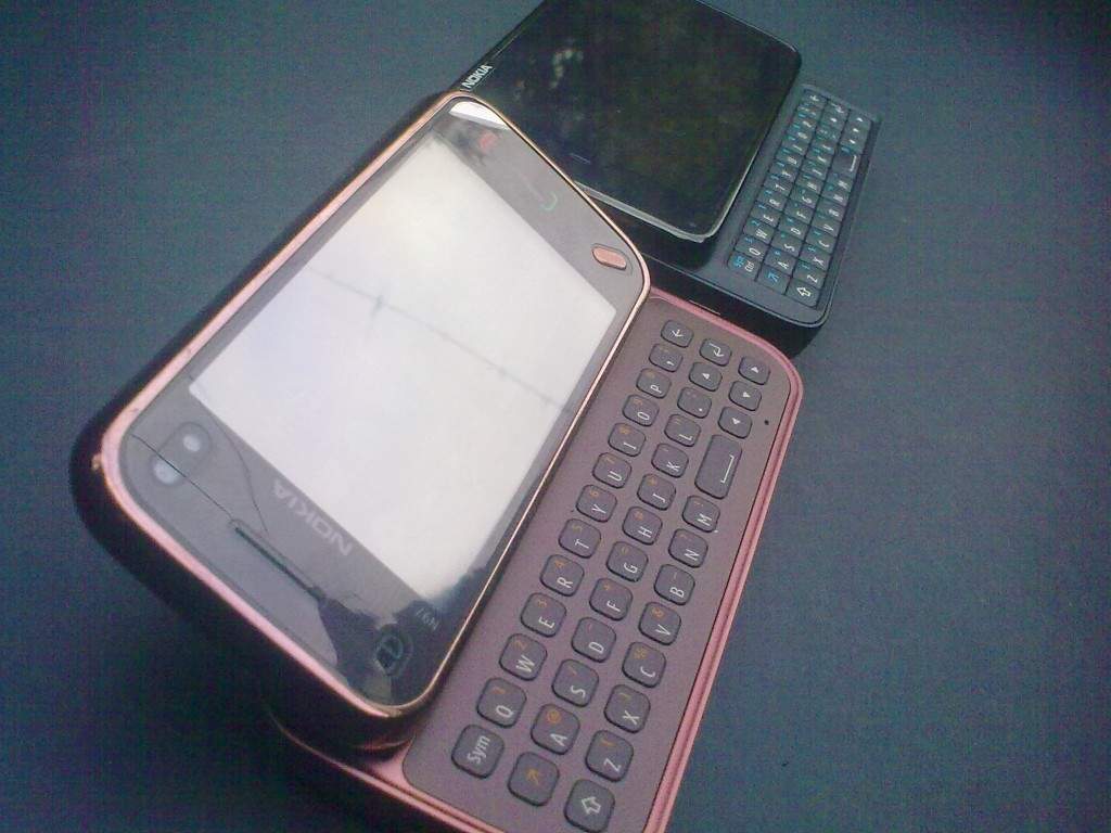 N900 Vs. Nokia N97 mini [Size Comparison]