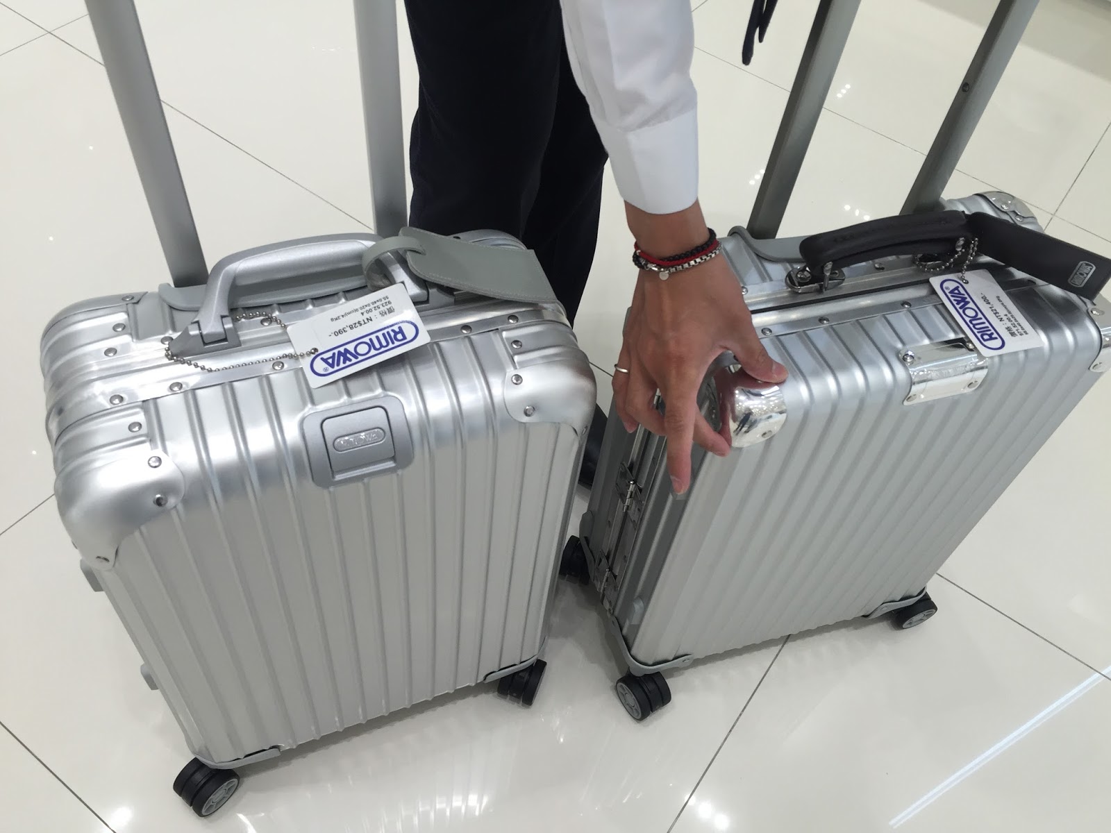 Bazk3t'z Blog: Rimowa, Expensive Suitcase, is it worth?
