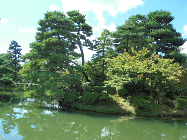 金沢兼六園の霞ヶ池