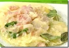 Ravioli al formaggio con pancetta e cipollotti