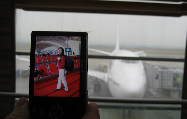 Flughafen Paris-Charles-de-Gaulle mit unserem Jumbo im Hintergrund