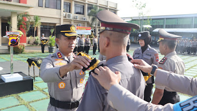 Dua Personel Polres Purworejo Mendapat Kenaikan Pangkat Penghargaan