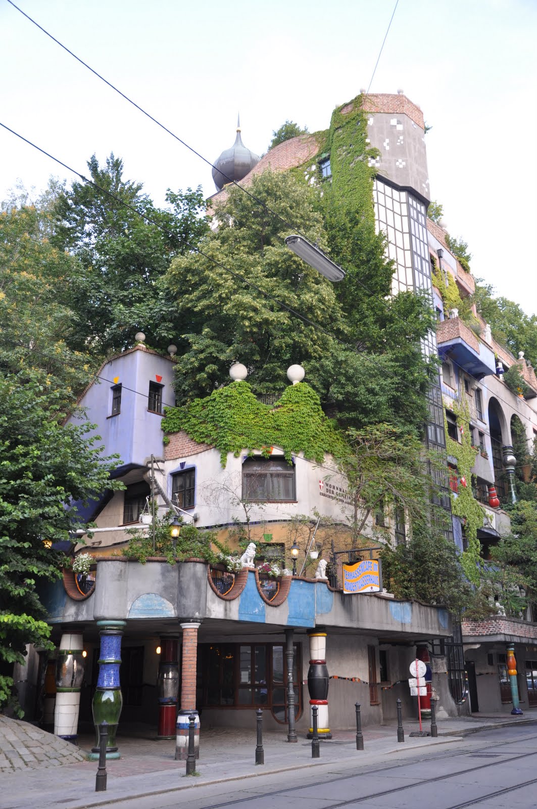 Dichisurile Ralucai Viena Alte Obiective Decorate De Hundertwasser