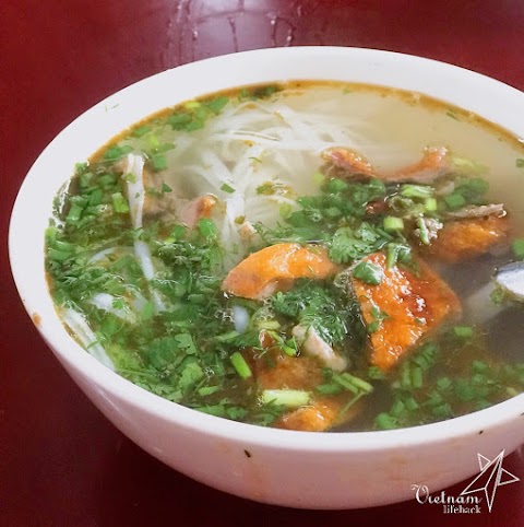 Roasted duck noodle soup – signature dish of Lang Son provine 