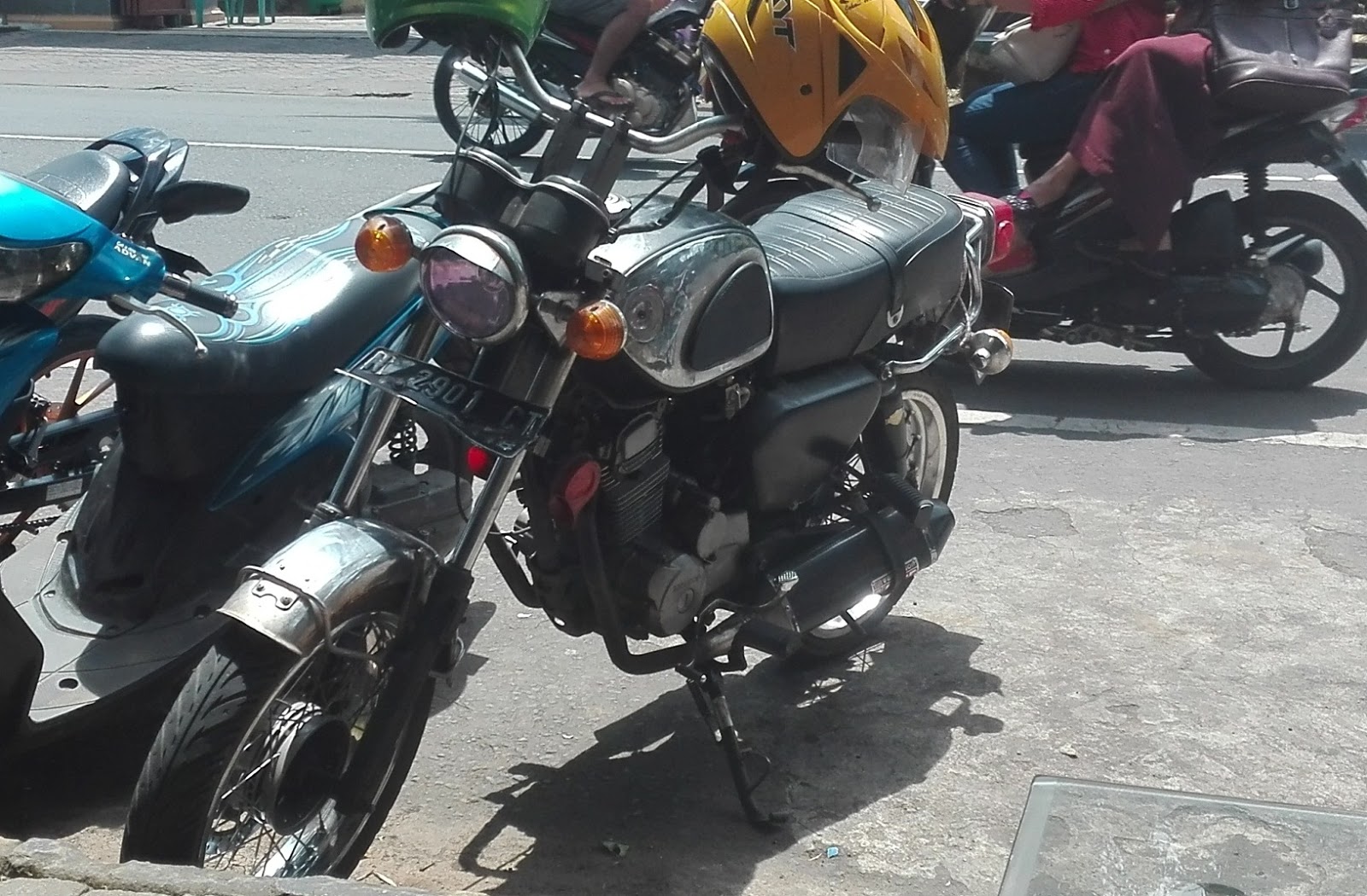 Modifikasi Honda CB 200 Twin Klasik Elegan