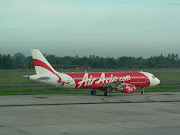 Fotofoto pesawat Air Asia nih hasil jepretan di bandara Soekarno Hatta. (air asia)