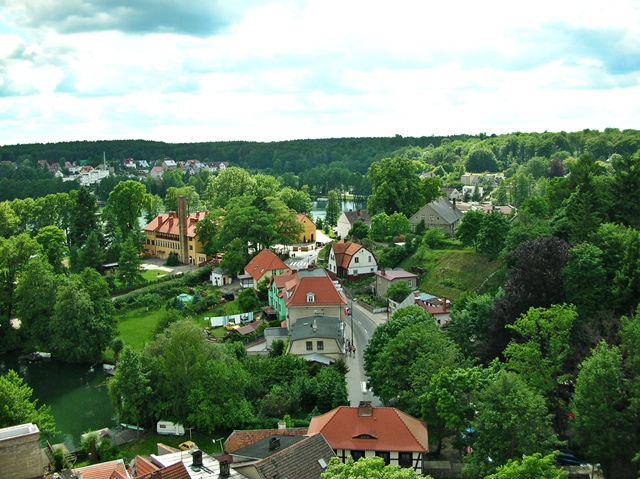 miasto, zieleń, domy, lato filmowe