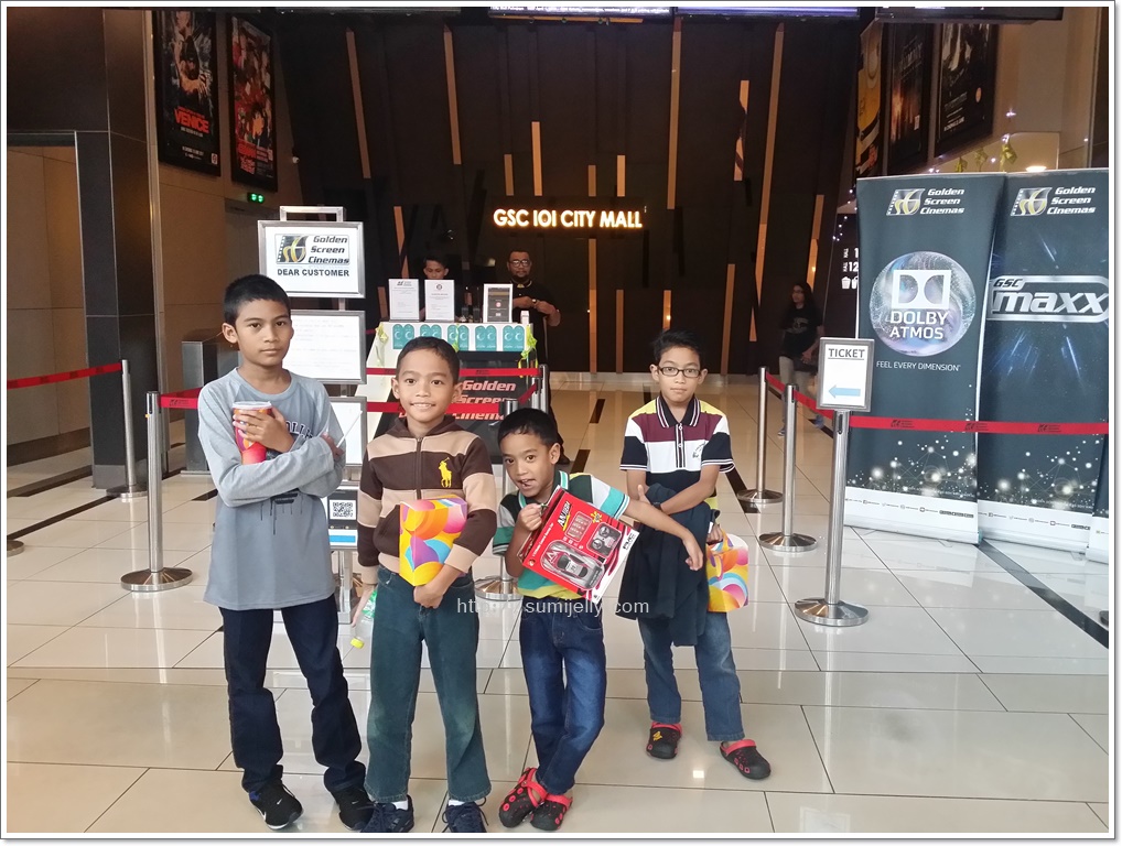 Menonton wayang bersama keluarga : Despicable Me 