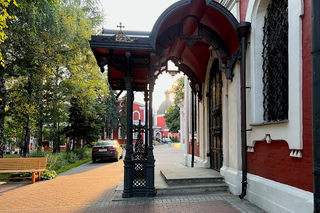 2-й Крестовский переулок, храм иконы Божией Матери «Знамение» в Переяславской слободе