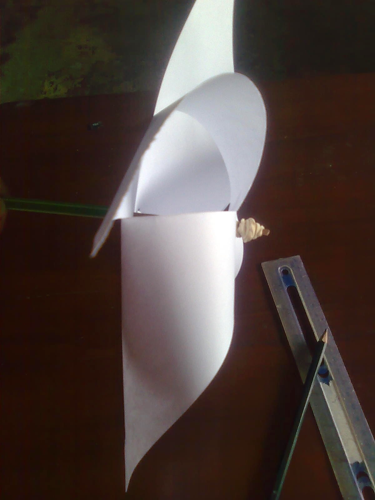 BUKAN HERBIVORA cara membuat kincir  angin  atau kitiran 
