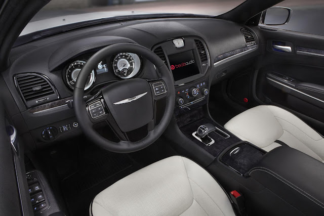 2013 Chrysler 300 Motown Edition Dashboard Design