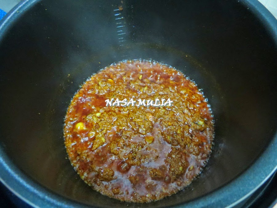 Warna warni hidupku: Masak Rendang Guna Periuk