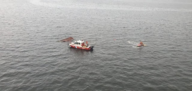 Vídeo: barco afunda na Baía de Guanabara antes de ser ‘engolido’ por tempestade