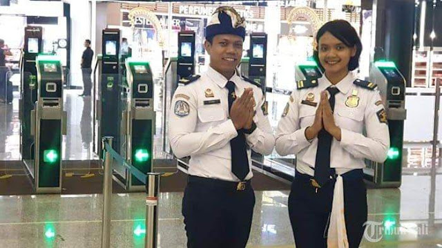 Petugas Frontliner Bandara Bali