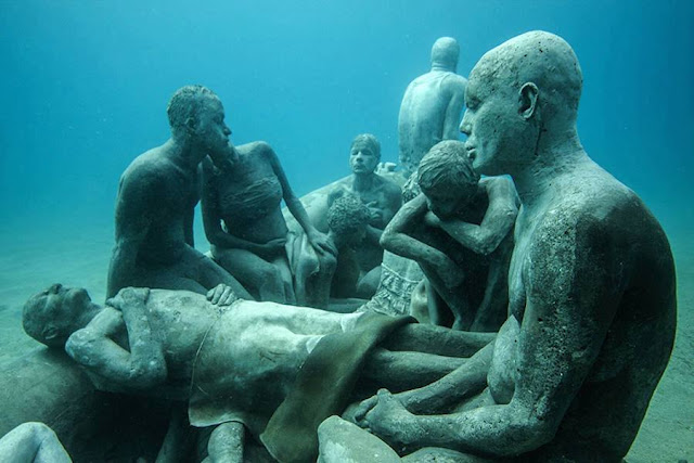 Underwater Museum Installation in Lanzarote Featuring Human Sculptures