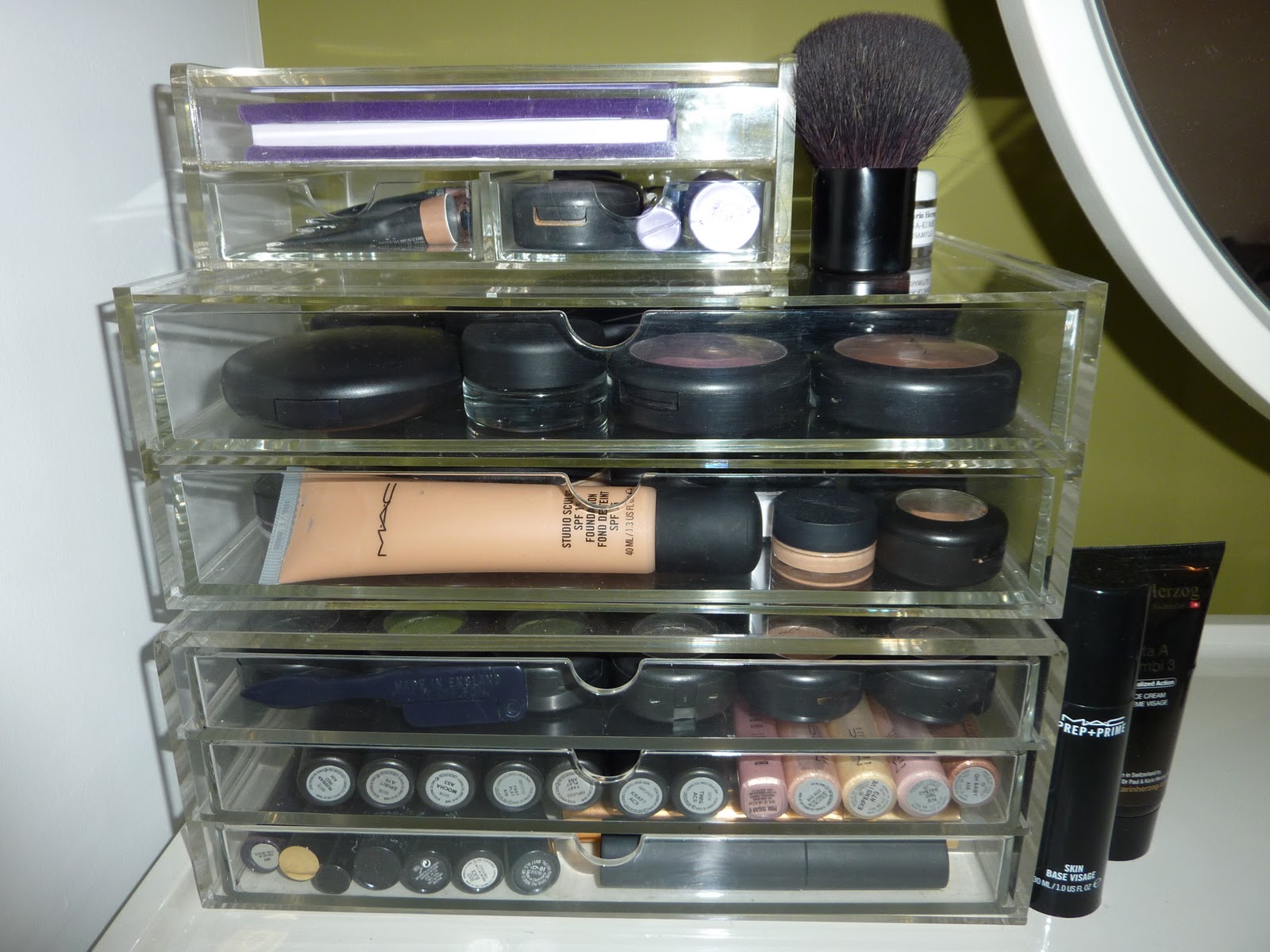 StyleFrost: Interior Style & Beauty: Make-up Collection & Storage