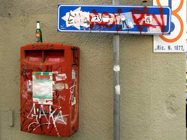 Defaced mailbox and sign, via Bosi, Livorno