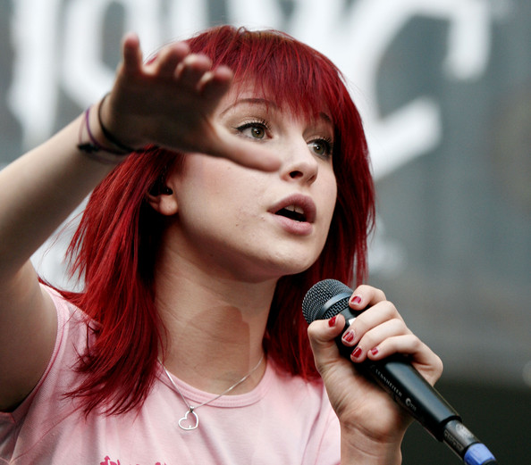 hayley williams hairstyle with bangs. hayley williams red hair.