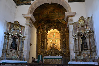 interior da Igreja do Rosário dos Pretos mostrando o Altar 