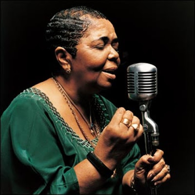 Cesaria Evora - BESAME MUCHO - accordi, testo e video