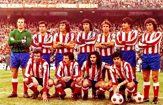 CLUB ATLÉTICO DE MADRID. Temporada 1973-74. Miguel Reina, Melo, Ovejero, Panadero Díaz, Adelardo, Benegas y Becerra. Luis, Salcedo, Ayala y Gárate. CLUB ATLÉTICO DE MADRID 0 C. D. CASTELLÓN 0 Domingo 11/11/1973. Campeonato de Liga de 1ª División, jornada 10. Madrid, estadio Vicente Calderón. GOLES: No hubo.