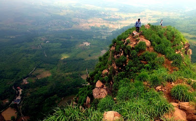 pesona puncak gunung batu jonggol