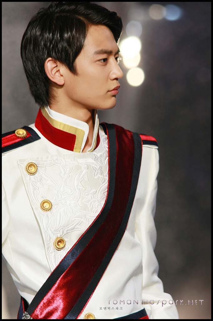 Minho in Andre Kim's Fashion Show old photo 