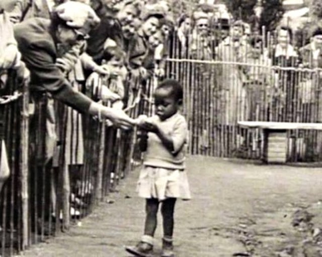 LJUDSKI ZOO VRT U BRISELU, SRCU EVROPE: Kako su Belgijanci pre samo 60-ak godina tretirali crnce (FOTO)