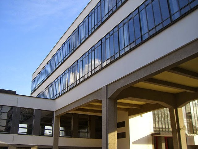 Staatliches Bauhaus Building in Dessau | Walter Gropius | Data + Photos + Plans 