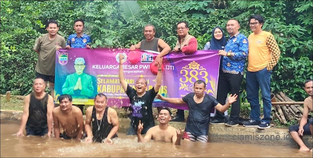 Peringati Hari Jadi Ciamis ke-383, Jurnalis Ngobeng Ikan