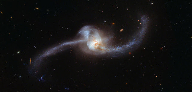 hubble-mengurai-simpul-belitan-kosmik-ngc-2623-astronomi