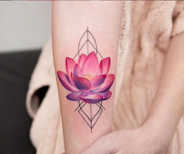 Tatuagens femininas de flores 