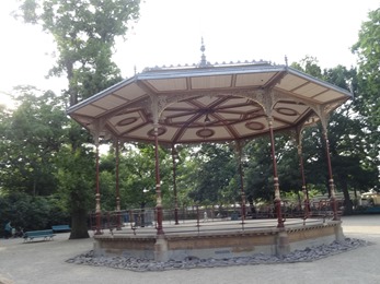 2018.07.01-108 kiosque à musique dans le parc du Thabor