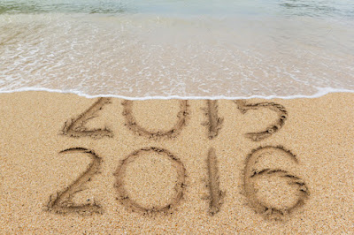 2015 2016 escrito en la playa