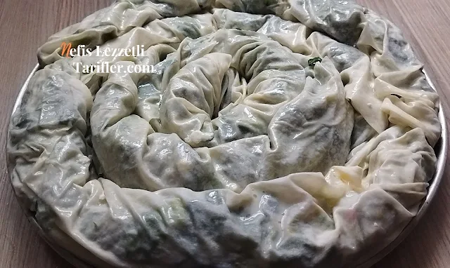 Bu Börek Fos Fos Kabarıyor-Hazır Yufka İle Hazırlanan Özel Soslu Ispanaklı Börek