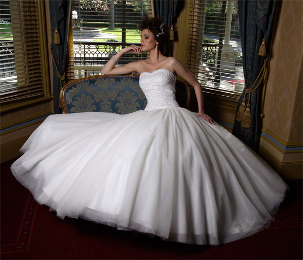 Designer bridal gowns 2012 Posted by fashion designer at 740 AM Tuesday