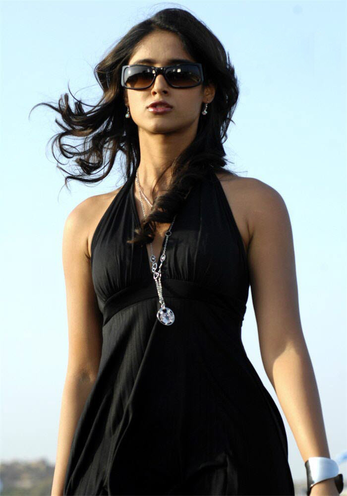 ileana-hot-photos-in-black-dress-7.jpg