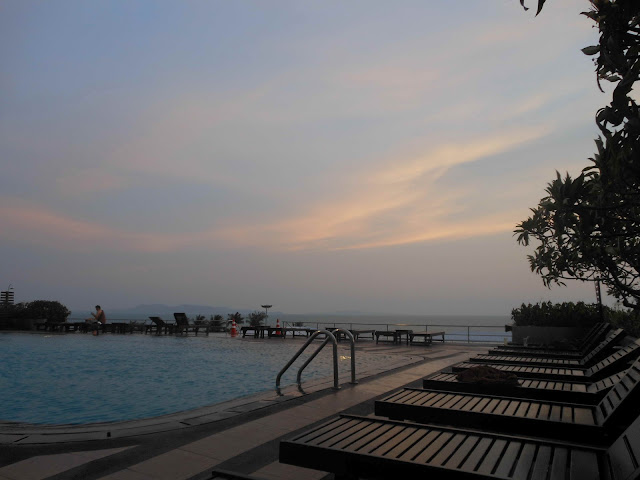 Thailand - Pattaya - Furama Jomtien Beach Hotel - sunset - veiw from 5th floor pool