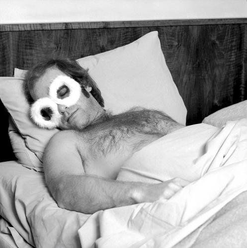 Elton John Sleepwear 1975 photo de Terry O'Neill