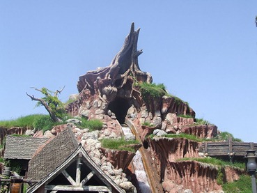 800px-SPLASHMOUNTAIN