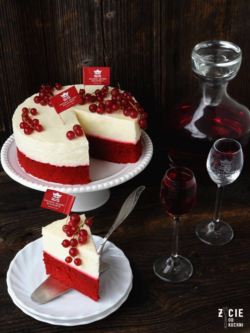 biało czerwony tort