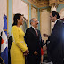 Presidente Danilo Medina y primera dama, Cándida Montilla, reciben saludos de Año Nuevo en Palacio Nacional.