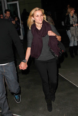 Reese Witherspoon Lovely In Pashmina Deep Maroon