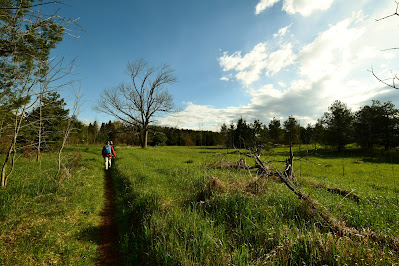 Hiking Mono Cliffs Park.