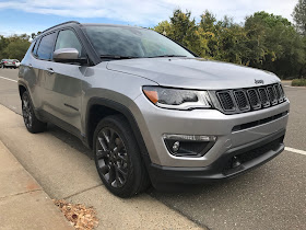 Front 3/4 view of 2019 Jeep Compass Limited High Altitude 4X4