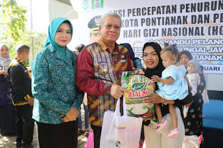 Penjabat Gubernur Kalimantan Barat, dr. H. Harisson, M.Kes., bersama Penjabat Ketua TP PKK Provinsi Kalimantan Barat, Ny. Windy Prihastari Harisson, S.STP.,M.Si., terus menggalakkan aksi Serbu Pos Pelayanan Terpadu (Posyandu). (Adpim Pemprov Kalbar/Borneotribun)