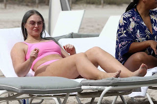 Iskra Lawrence in Pink Bikini at the Beach in Miami, Florida