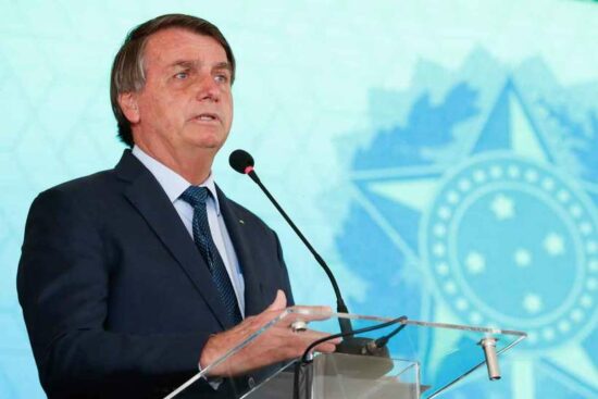 Bolsonaro volta prá casa depois de passar a noite no HFA