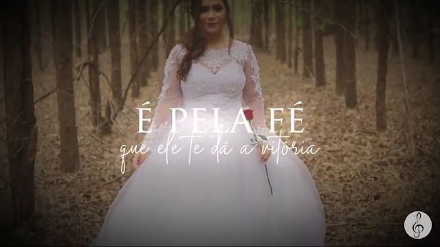 Assista ao clipe com letra da música "Vida", de Paloma Gomes